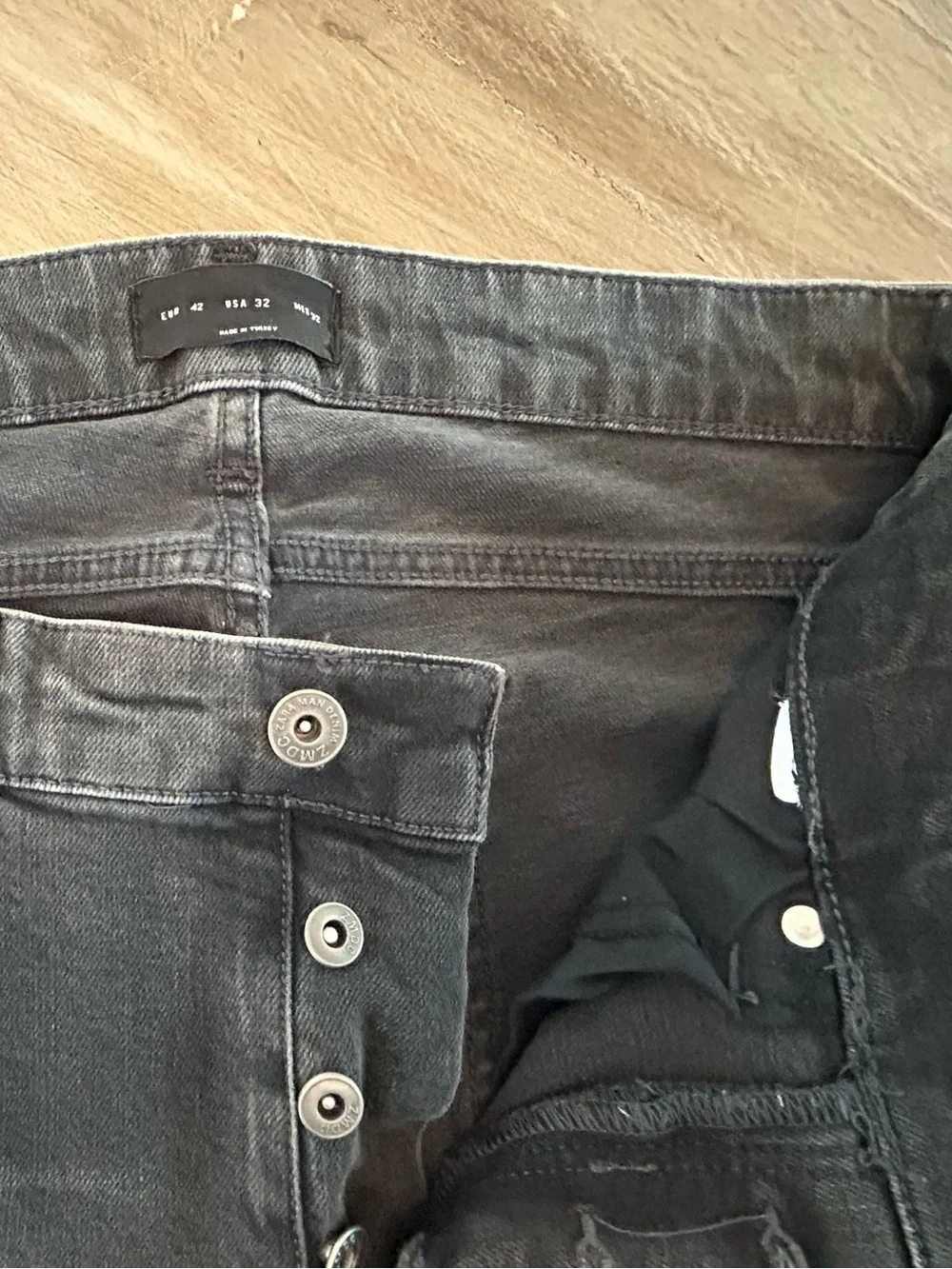 Zara Men’s Skinny Jeans in Washed Black